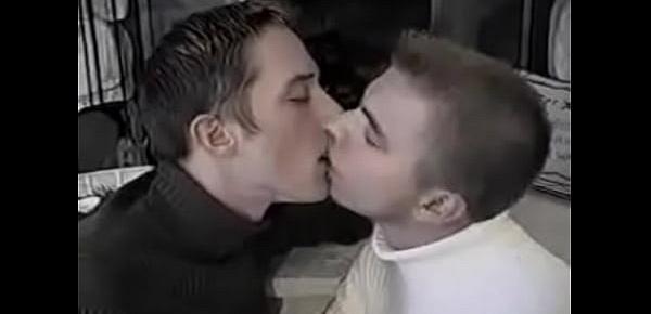 Gay kissing httptr.linkl5x